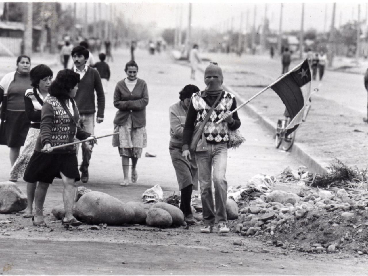 Pobladoras caminando