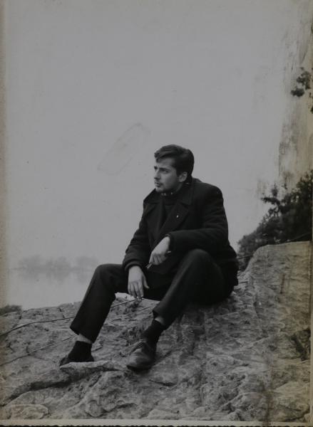 En esta fotografía se puede apreciar a Miguel en los cerros de Talcahuano, foto inédita. Miguel en los cerros de Talcahuano, foto inédita.