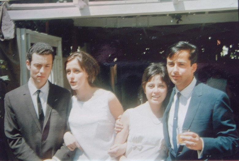 Fotografía retrata de un doble matrimonio: El de Miguel Enríquez  junto a Alejandra Pizarro y el de Bautista Shouewn junto a Inés Enríquez doble matrimonio