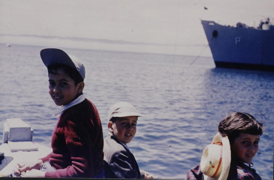 Fotografía de  los hermanos Enríquez en Talcahuano: Edgardo, Miguel e Inés. Fotografía de  los hermanos Enríquez